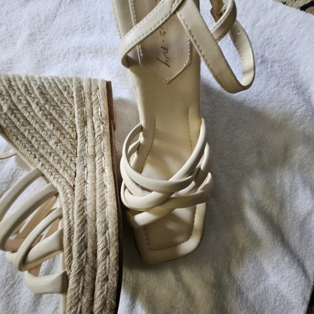Circus by Sam Elderman Cream Wedge Sandals - Women - Size 10M - NWOT